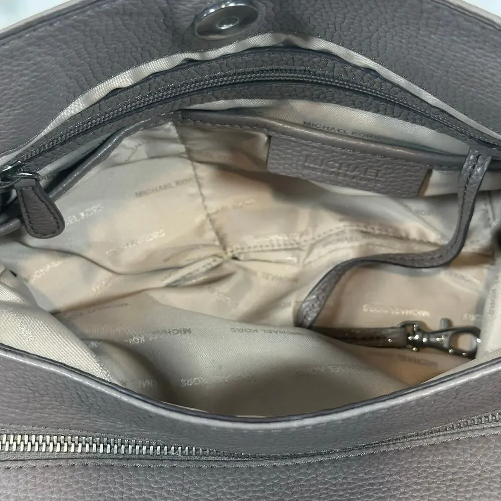 Michael Kors Jet Set Large Leather Shoulder Bag In Cinder